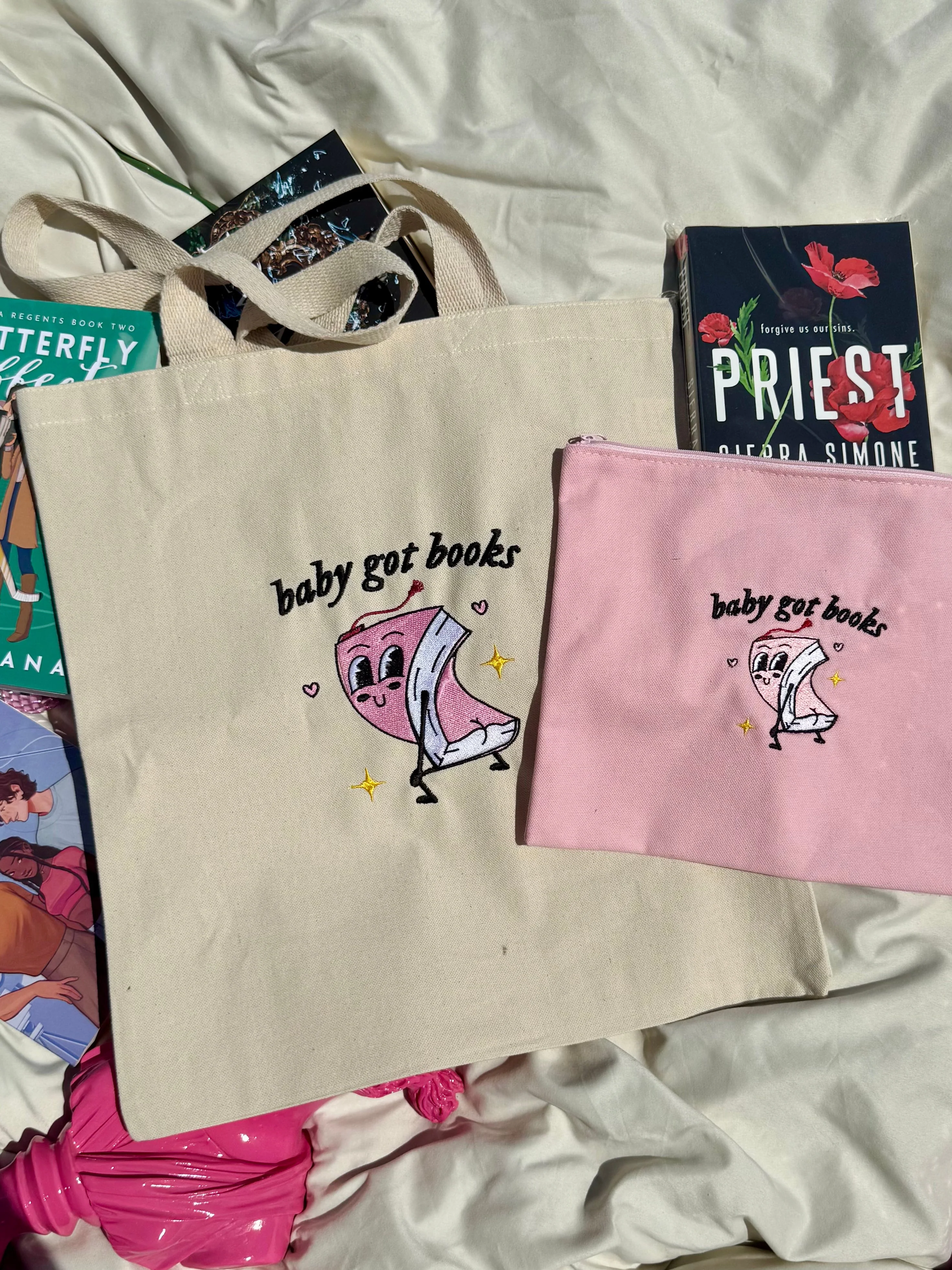 Scribbles Embroidered Tote-bag - Image 7